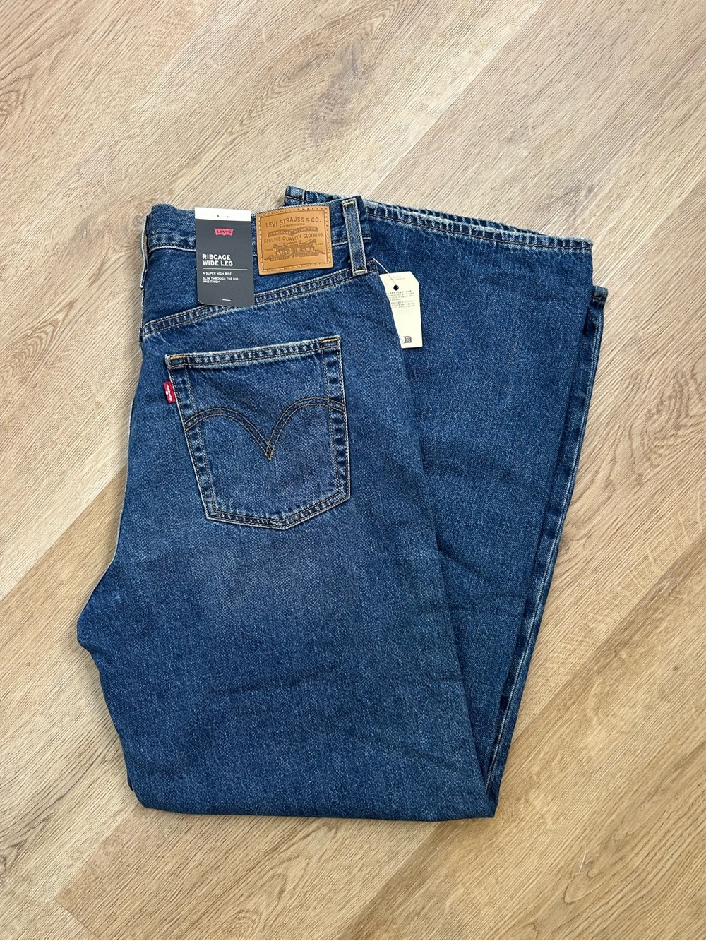 NWT Levi's 100% Cotton Denim Ribcage Wide Leg Pant Medium Wash